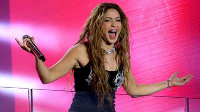 Shakira draws record crowd for surprise pop-up show in Times Square