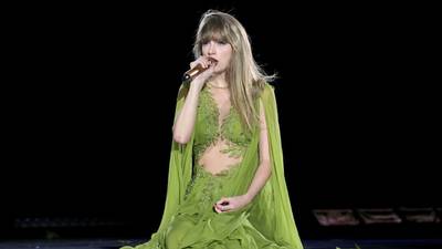 Taylor Swift reunites with 10-year-old fan during Massachusetts concert