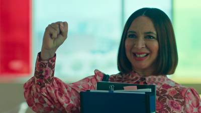 Maya Rudolph, Michaela Jaé Rodriguez make for an "odd couple" in Apple TV+'s new comedy series 'Loot'
